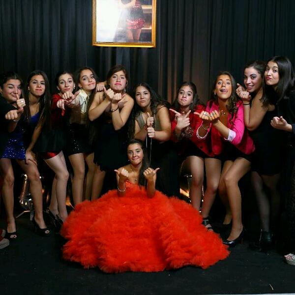 Flor_7218's tweet photo. Amarlas es pocoo #LPQC http://t.co/Zg4kmWhh0i
