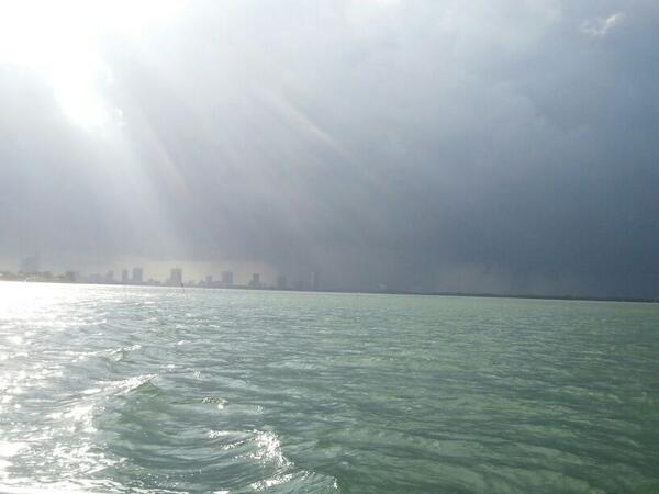 AlejandroSanz's tweet photo. ... y me gustan esos horizontes que prometen tormentas. http://t.co/RxQSNeGtJ3