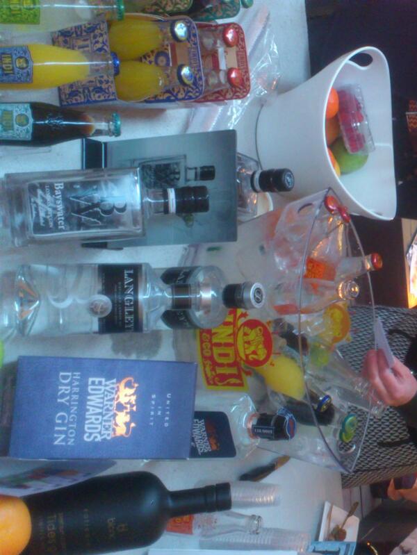 Heel bijzondere #gins van  #andrekerstensbv geproefd bij #buenavistabeachclub scheveningen