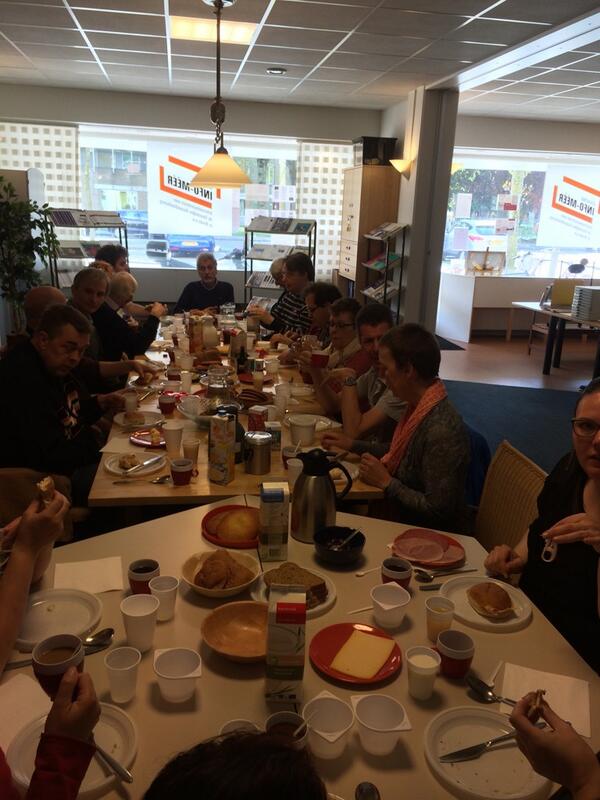 CentrumFAMEUS's tweet photo. Uitwisseling met onze collegae uit Breda @InfoMeerBreda Warm ontvangst en eerst lekker lunchen http://t.co/PuI1k31ARC