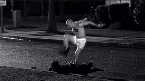 NiggazStruggles's tweet photo. Quand un gars flirt avec ma meuf http://t.co/lSkwNRASNb