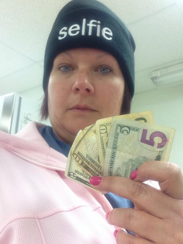 SelfieMom's tweet photo. Got that cash flow, selfie💰💸 #selfiemom http://t.co/2JjbzEcRyc