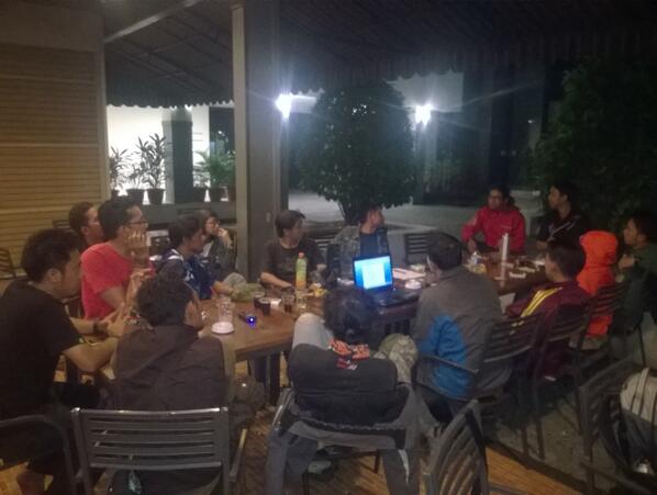 PurpalaMedia's tweet photo. Rapat pertama untuk pendakian semeru 28 mei - 31 mei http://t.co/nrdZEeZjpz