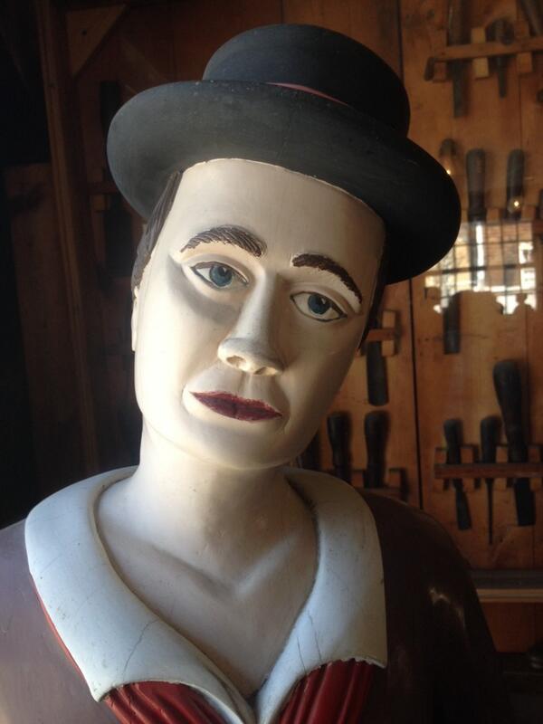 MrFrank5F's tweet image. I think #MrGriffin may have met his match #StaringContest #StopLookingAtMeSwan #90sMovieReferences #Myst14c