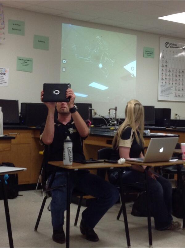 ThatOneBioTeach's tweet image. Mr. Kulle showing us #GoogleSky #LISDlearns