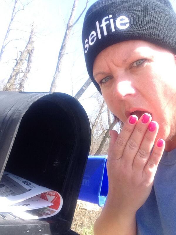 SelfieMom's tweet photo. Getting the mail selfie #selfiemom http://t.co/uoCxyKyDg7