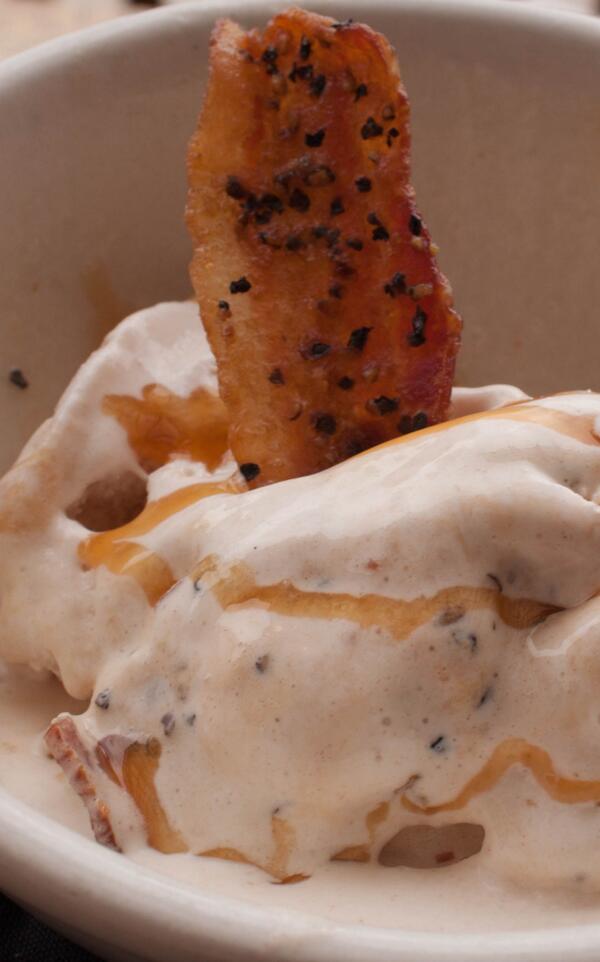 HnyPepperBacon's tweet photo. Honey Pepper Bacon ICE CREAM! Oh, yes we did!! #honeypepperbacon #tworows @TwoRowsGrill http://t.co/6DmtRfV1iW