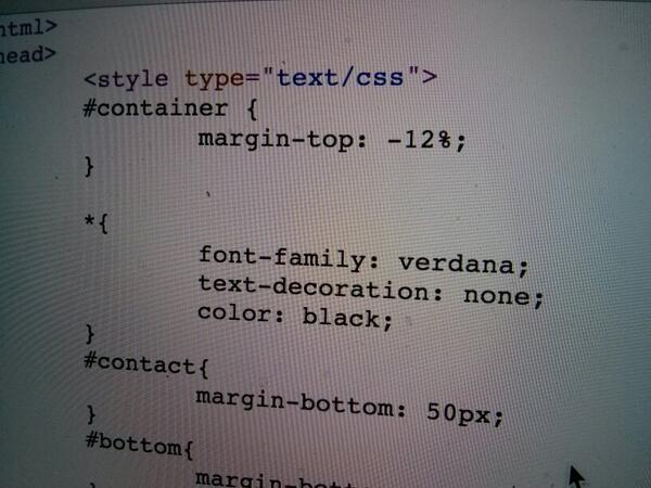 yannickoo's tweet image. Haha margin-top: -12% #csshacks #itwasntme