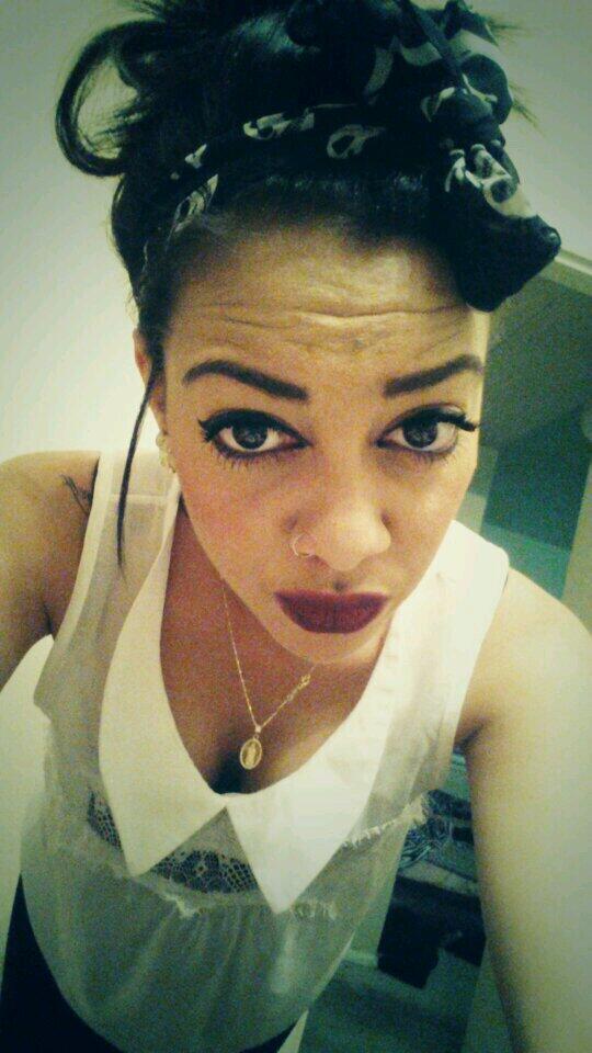 Shakai7's tweet photo. Feelin' like a boss. #selfie #lipstick 💄#skulls💀 http://t.co/xb4EiftxqL
