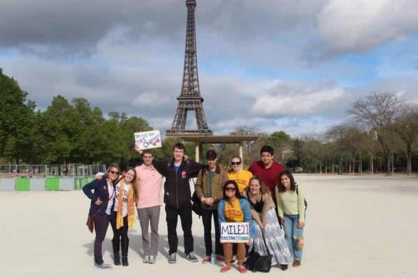 BostonCollege's tweet photo. Très bon! #BCforBoston RT @PJZ24 #BostonStrong last week on Marathon Sunday in Paris #BCHeartsforBoston http://t.co/TsWs2NEZjw