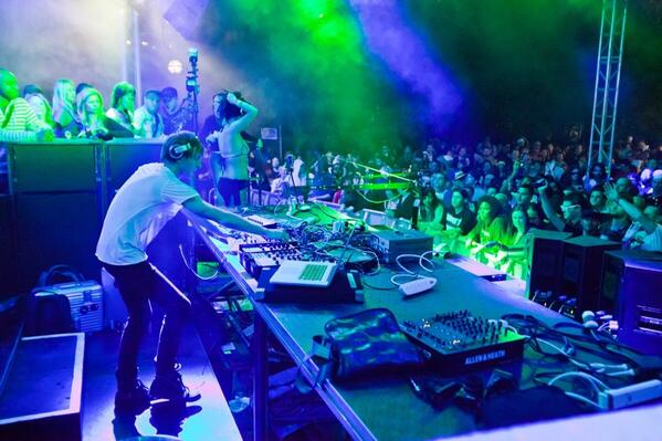 MovementDetroit's tweet photo. #TBT @RichieHawtin ripping the #Beatport stage at #MovementDetroit #2011! #Paxahau #Detroit #Techno #Mnus http://t.co/mpxIuoZ70Q