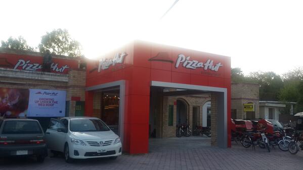 printarenapk's tweet photo. Branding of Pizza Hut restaurant #Pizza Hut http://t.co/Dz6Jky87PM