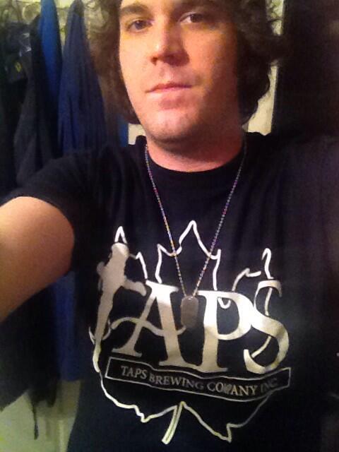 mattgroopie's tweet photo. Hitting the town and reppin' @ericmart1976 &amp; my friends at @TapsOnQueen #NiagaraFalls - great place to play/drink :) http://t.co/p1Ws5uFT13