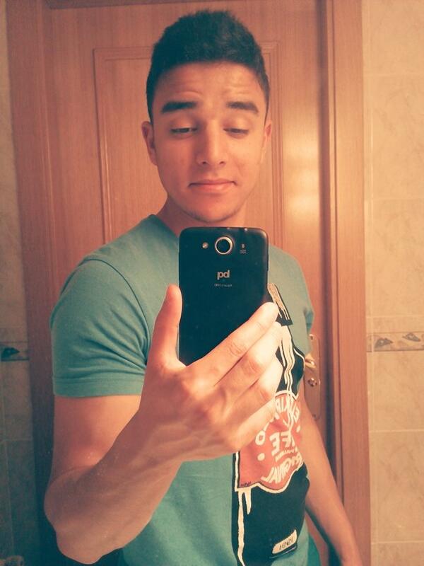 7jabir's tweet image. Esperando al amanecer en casa de @Luisalvarzm mientras @sepi_nfl7 @VicLorent @ArminRez y #Apoh duermen