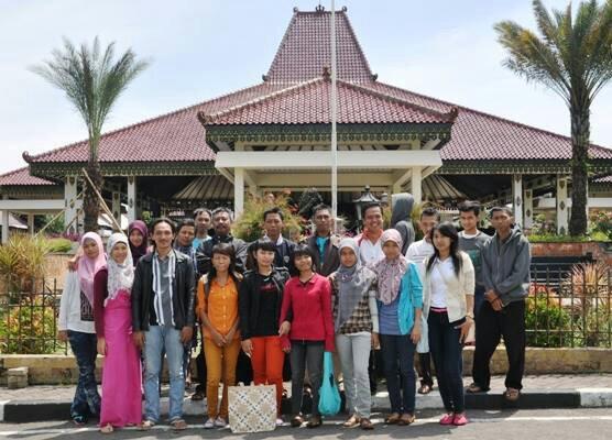 relawanwmp's tweet photo. Kami ada karena kami bersama untuk bantu sesama #RelawanWMP http://t.co/Hb5S708AJA