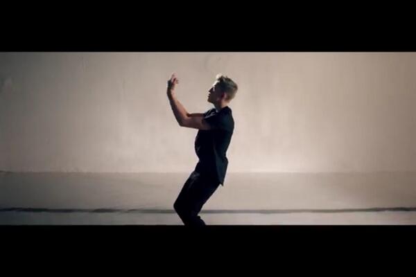 ChaseIsMyGinger's tweet photo. @CodySimpson the part when your dancing cause your an amazing dancer! <3 ilysm #SURFBOARDvideo http://t.co/KgTIBQJY85