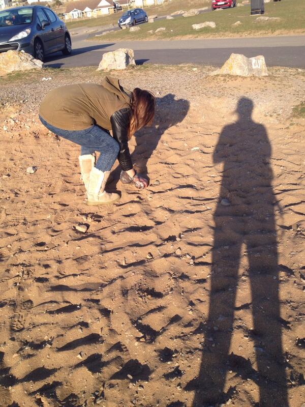 KHoldham's tweet photo. Haha the joys of dog walking 🙊💩🐶 http://t.co/oyr2mnRaME