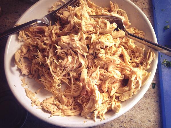 trainingrecover's tweet photo. Boil chicken breast in broth, season, shred with a fork. Use in tacos, pasta, salad. Eat all week #PracticalCoaching http://t.co/fQDc5UzILg