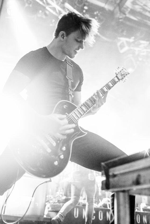 MemphisMayFire's tweet photo. Nice shot of Kellen (@mmfkellen) on the #UnconditionalTour :) // Photo by: @tannermorrisrex http://t.co/25nBcdjnJQ