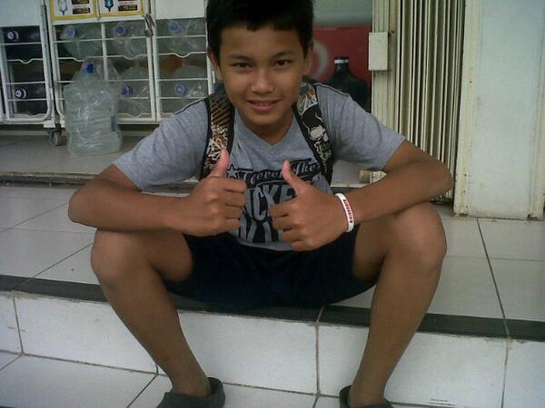 dipendi_thea's tweet photo. @GantengTio kampungnya dimana dd tio http://t.co/dTjzQr2cEM