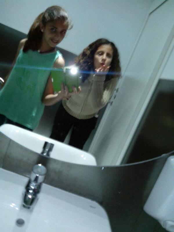 Laurika_12's tweet photo. Te quiero fea! :p http://t.co/eZYLCtxr7m