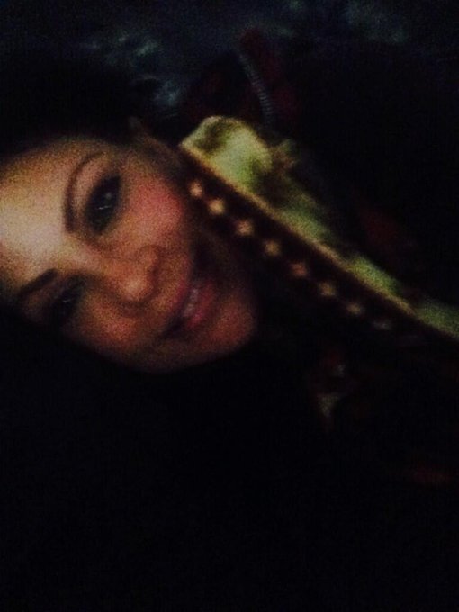 This is me on couch now reading all u awesome fans!! I'm happy and I thank all of u ...... GB Oxoxo http://t