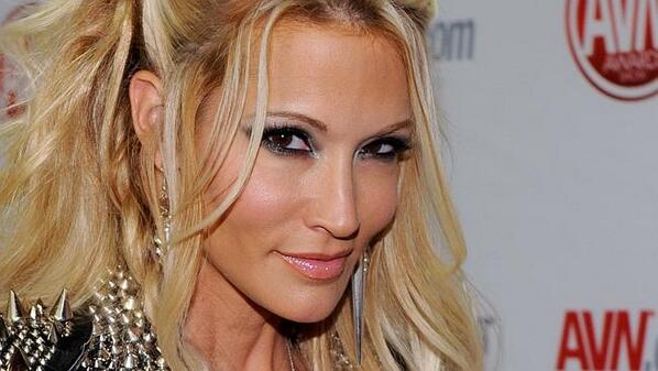 MoniqueKai's tweet photo. Sorry mum...“@newscomauHQ: How do you tell your family you're a porn star? http://t.co/FPOBwm1dXj http://t.co/aLfxttGo0p”