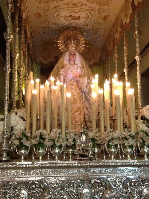 jespanadero's tweet photo. Sencillamente espectacular de camino a su templo, la más linda de la Semana Santa de Alcaudete @HermandadNieves http://t.co/mCXotei2kH