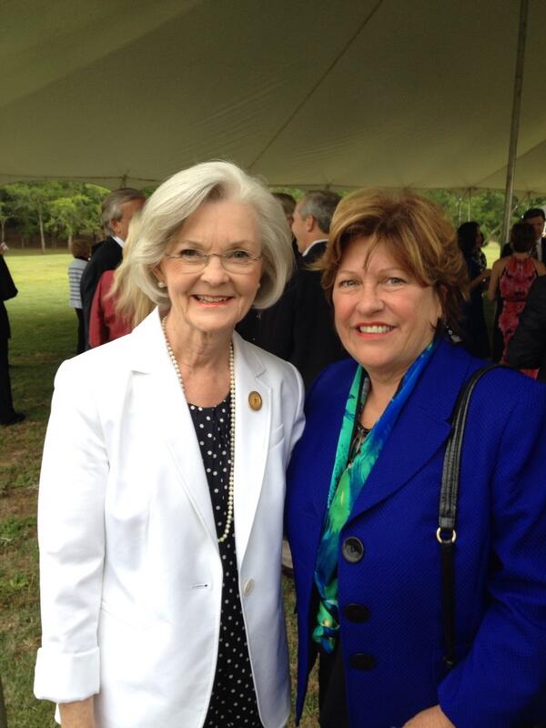 bethmlyons's tweet image. Great turnout for the Governor and First Lady tonight in Mobile