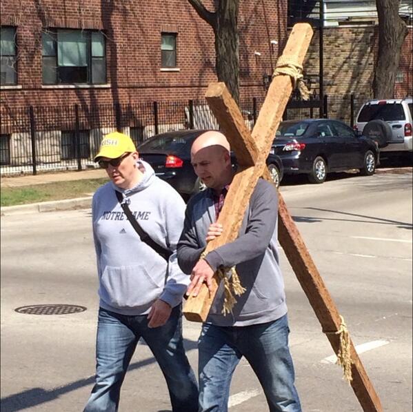 craigrwall's tweet photo. Why is this Pastor @bruurs carrying a cross through West Lakeview? His purpose @fox32news at 9 @NLWestLakeview http://t.co/OsugPTcLvp