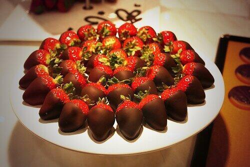 JadeManning7's tweet photo. “@autocorrects: how to win my heart 😋🍓 http://t.co/gMV52dDGe5” @ancummings13