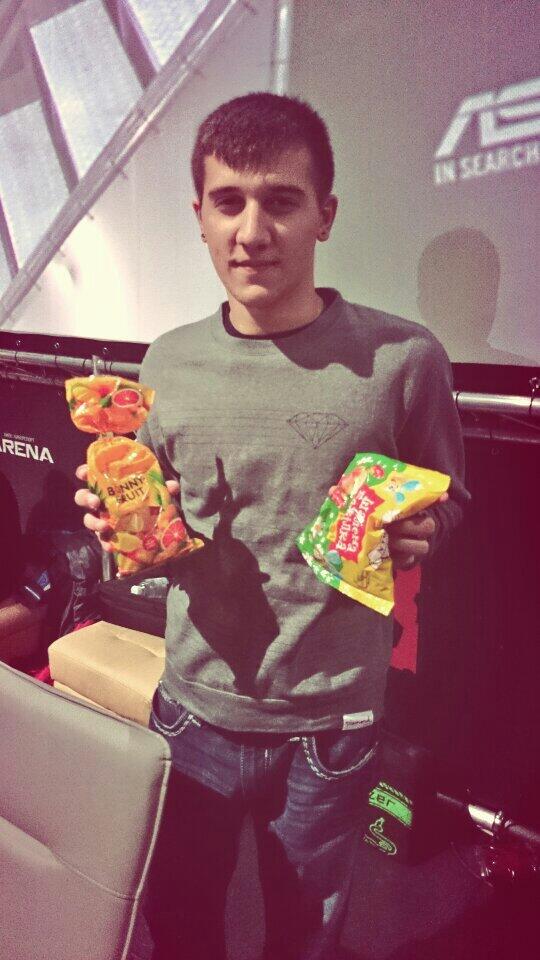 Ble623xIIAAKtEo.jpg:large