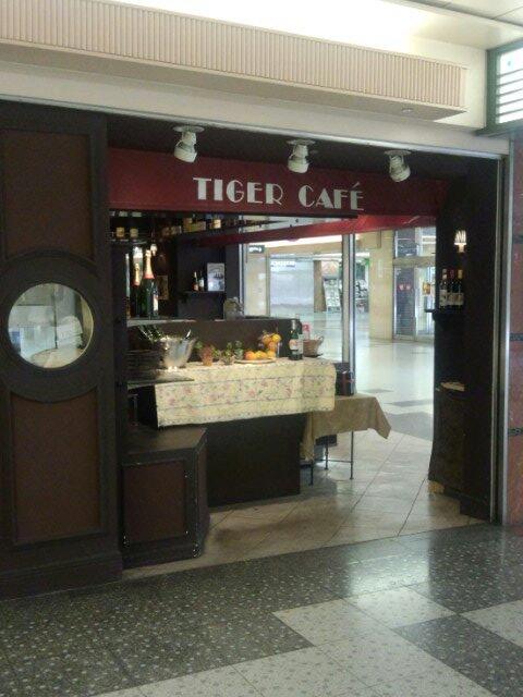 USANO_510's tweet photo. 噂のタイガーカフェ♪ http://t.co/FQrCtIb4if