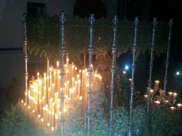 Maca_235's tweet photo. Impresionante, sin palabras la semana santa sevillana lo mejor que hay. Ahora a ver a otra grande a la Macarena! http://t.co/NDA9PVANfe