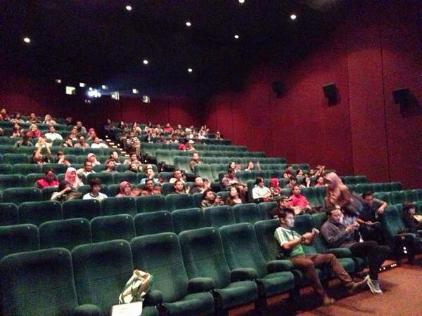 smartfrenworld's tweet photo. Ini suasana di dalam studio sebelum nobar dimulai. #SFSmartMovie #SFJOG #SMARTevent http://t.co/SONkkfwXxr