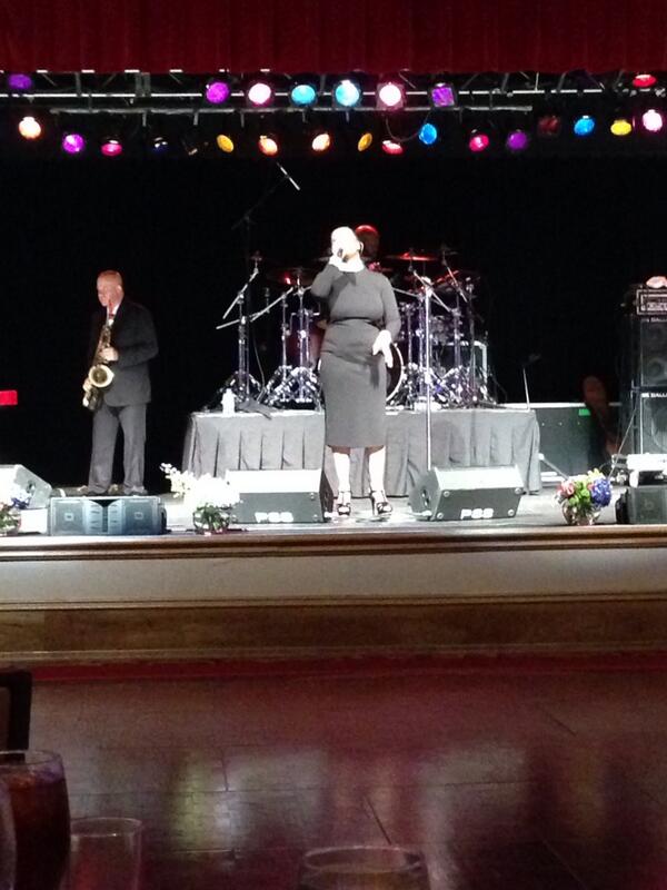 ChancellorLlore's tweet photo. SU and Regina Belle http://t.co/oc37a7ODBq