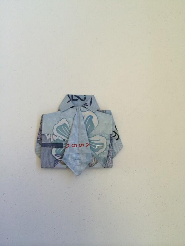daera92's tweet image. Procrastination level origami. #shirtwithtie #suchcute