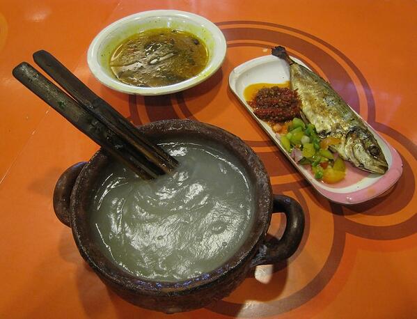 RekamNusantara's tweet photo. Papeda, makanan tradisional Indonesia Timur. #RekamNusantara (sumber: http://t.co/7yXL0bVlHO) http://t.co/wKmttiIpl5