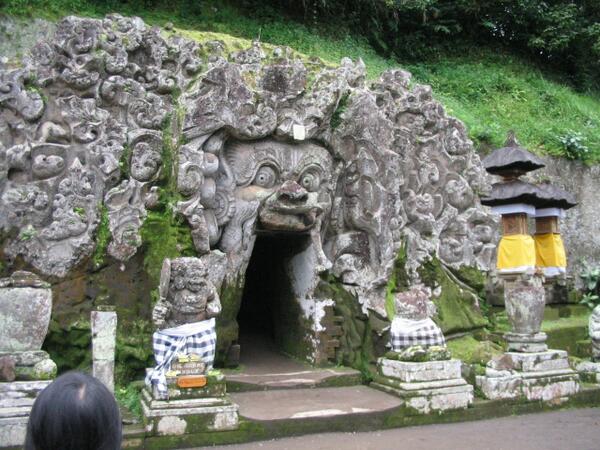RekamNusantara's tweet photo. Goa Gajah, di Bali. #RekamIndonesia (sumber: http://t.co/wSG2bAkf0D) http://t.co/44e26FSD4m