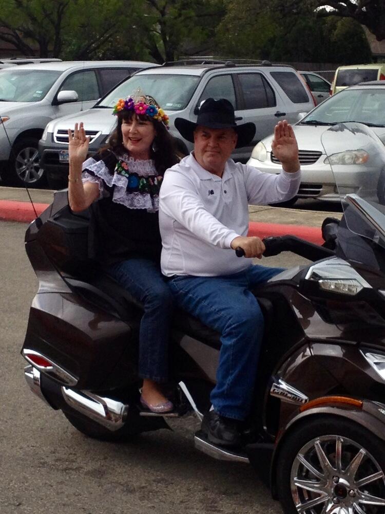myers-elementary-on-twitter-myers-fiestaparade-grand-marshall-s