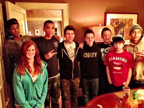 TEENHOOT's tweet photo. #ValenteenHoot 2012 #throwbackthursday #HootHouse http://t.co/iF2wfXA59i