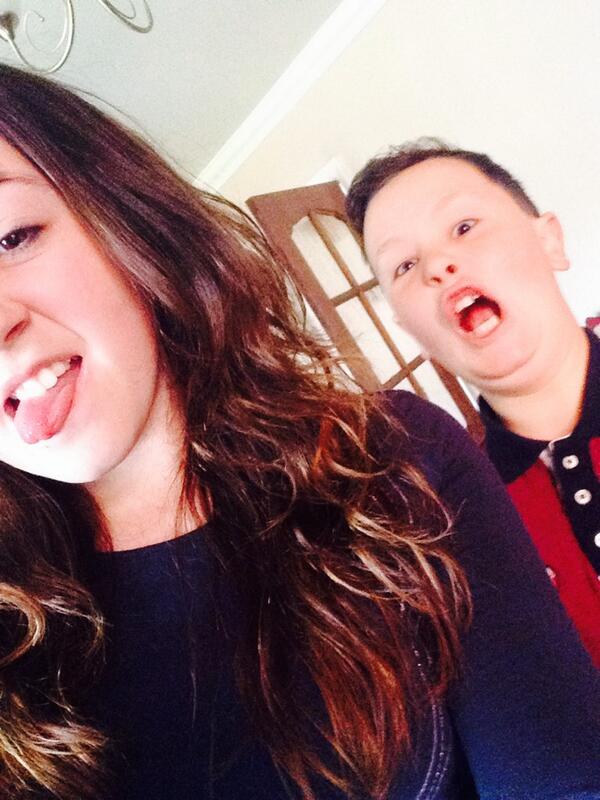 MessyJessy321's tweet photo. #selfieshow #nofilter @CapitalOfficial @pandora_radio http://t.co/VCkh3NnK3X