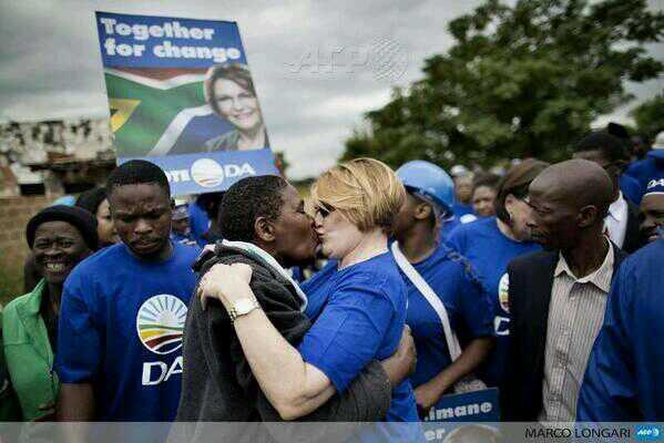 djsbu's tweet photo. If it was me I was going to fost my tongue through her Billionaire lips to make her taste poverty kwamampela! http://t.co/DKeb7LHhPU