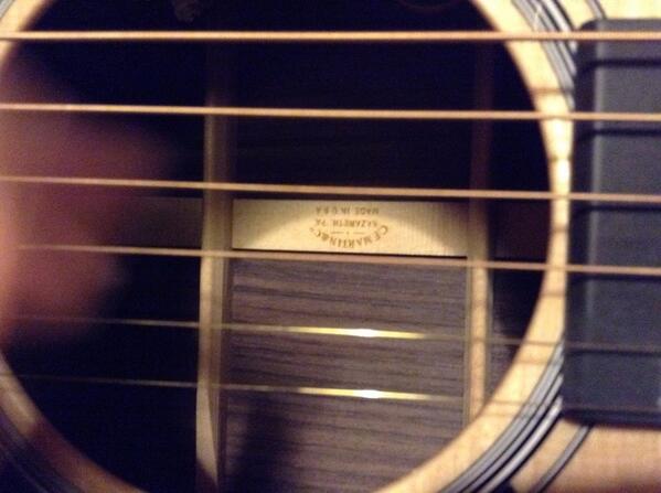 De eerste pakjesbezorger was vroeg vanmorgen <a href="/MartinGuitar/">Martin Guitar</a>