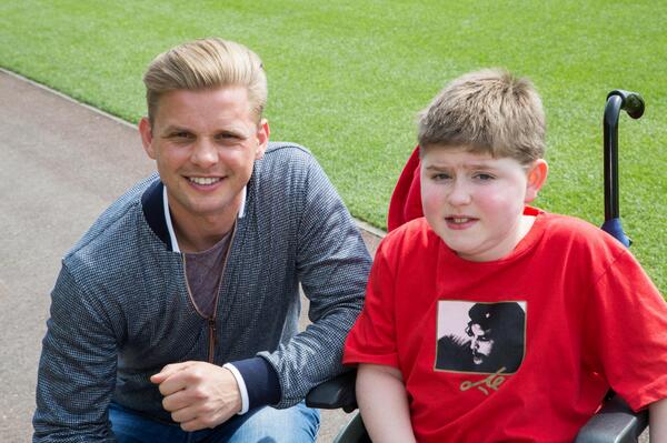 Sincere thanks to <a href="/JeffBrazier/">Jeff Brazier</a> Ambassador of <a href="/scf4kids/">Sports Connections Foundation</a> thank you so much Jeff for giving Tom a #SportingWish #Arsenal