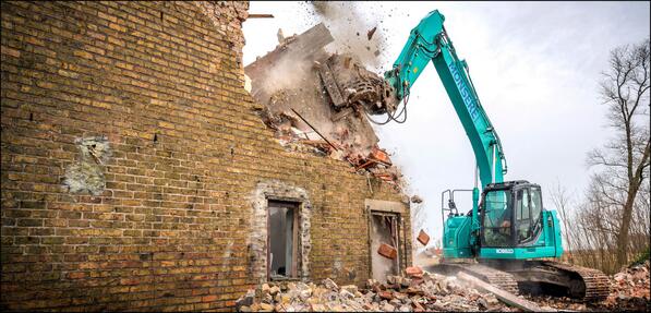 nvdebruycker's tweet photo. New KOBELCO SK 260 SR LC HD from the company Monseré (Ingelmunster, Belgium) makes debris ! http://t.co/RIAIX2mTxs http://t.co/NODDcsHSHE