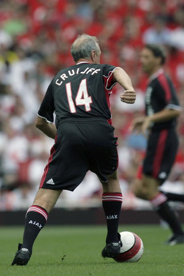 AFCAjax's tweet image. #AjaxKalender: vandaag 7 jaar geleden werd door #Ajax besloten het legendarische rugnummer 14 voorgoed te bevriezen.