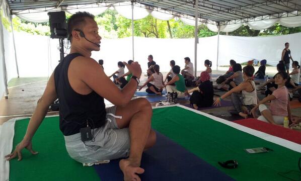 vradiofm's tweet photo. Yoga Mix Gentle with Slamet Riyanto #yogfest2014 http://t.co/Iug3CPheEL | via @SocialYogaClub