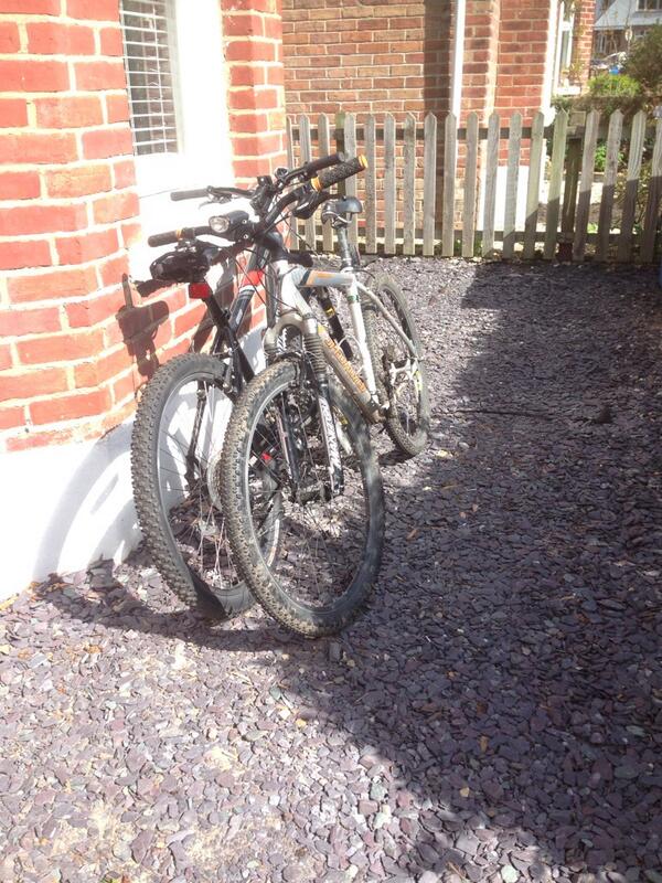 Scrivo86's tweet photo. Im ready to ride...im ready to roll! @Joeharrison1909 @EmmaBarker89 @LauraGLindsay #bikeride #isleofpurbeck http://t.co/PpzZLxggeF