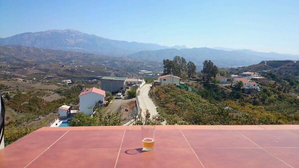 juanpinxo's tweet photo. Un buen momento de sol con @marivikiii  como no el #lospepones http://t.co/Q2BfXiYfws
